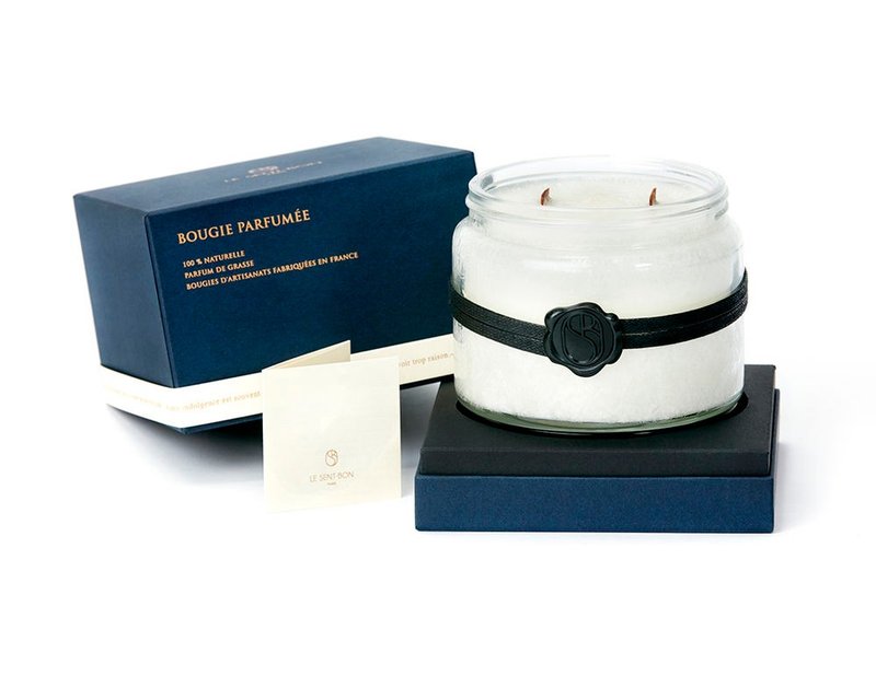 ✦南法花香系✦La Veille玫瑰香氛蠟燭500G 。南法手作師Savoir-Faire＋ Grasse調香師．Made In France．手作．香氛蠟燭． 植物性蠟燭．療癒．禮物．香氛．芳香療法．五月免運直送．畢業禮物 - 香氛蠟燭/燭台 - 蠟 白色