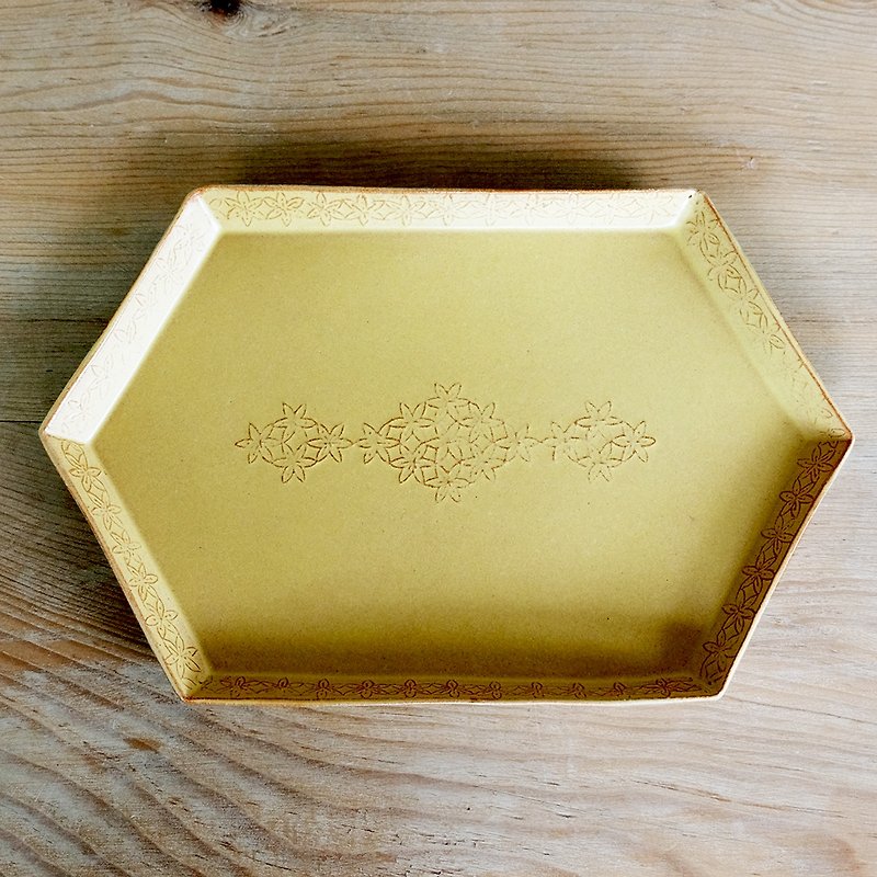 【Wild Flower】Hexagonal dish (L) - Plates & Trays - Pottery 