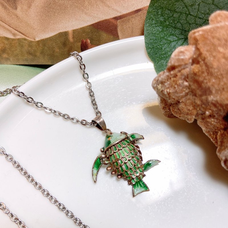 【西洋古董飾品】手工純銀可擺動甩尾魚 多節琺瑯工藝 項鍊 - 項鍊 - 貴金屬 綠色