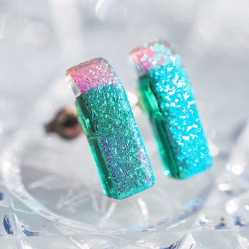 Small glowing glass (Nano [Forest]) Titanium earrings / Clip-On[Choice of metal fittings] [Made to order] - ต่างหู - แก้ว สีเขียว