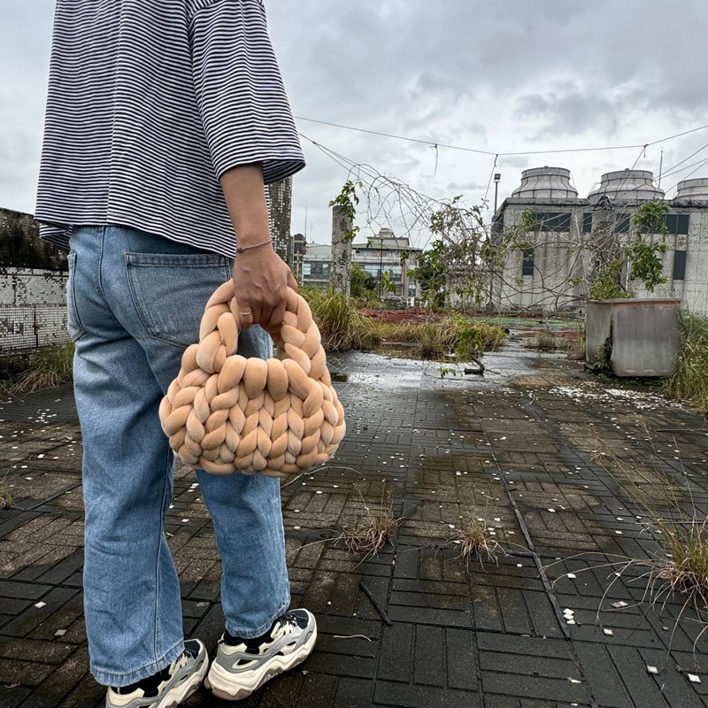 Pink Orange Cloud Woven Clutch Thick Velvet Hand-Knitted Bag Shoulder Bag - กระเป๋าถือ - ผ้าฝ้าย/ผ้าลินิน 