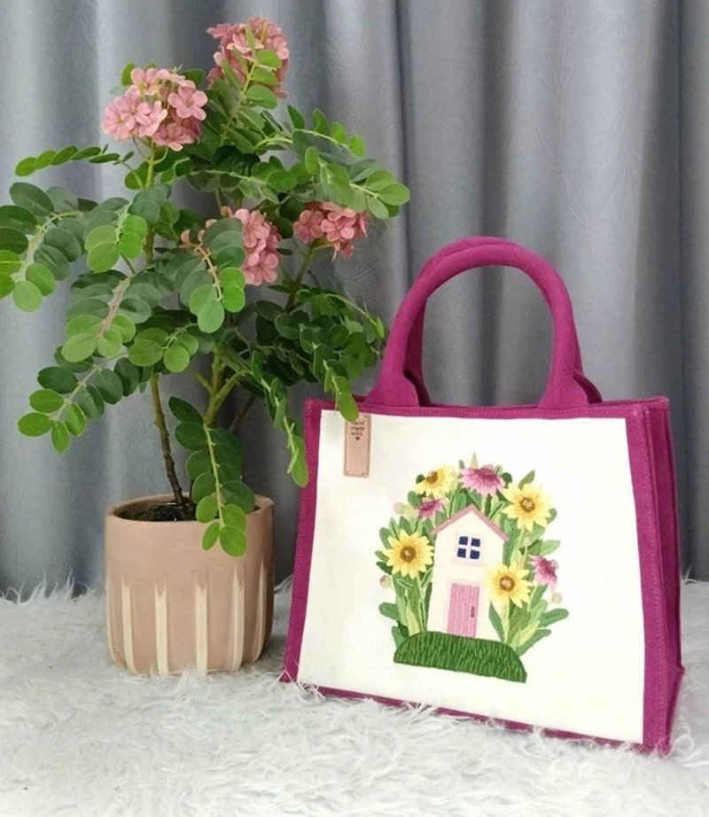 Hand embroidered hand bag with keychian; lovely home embroidery art, Oyako handm - Handbags & Totes - Thread Pink