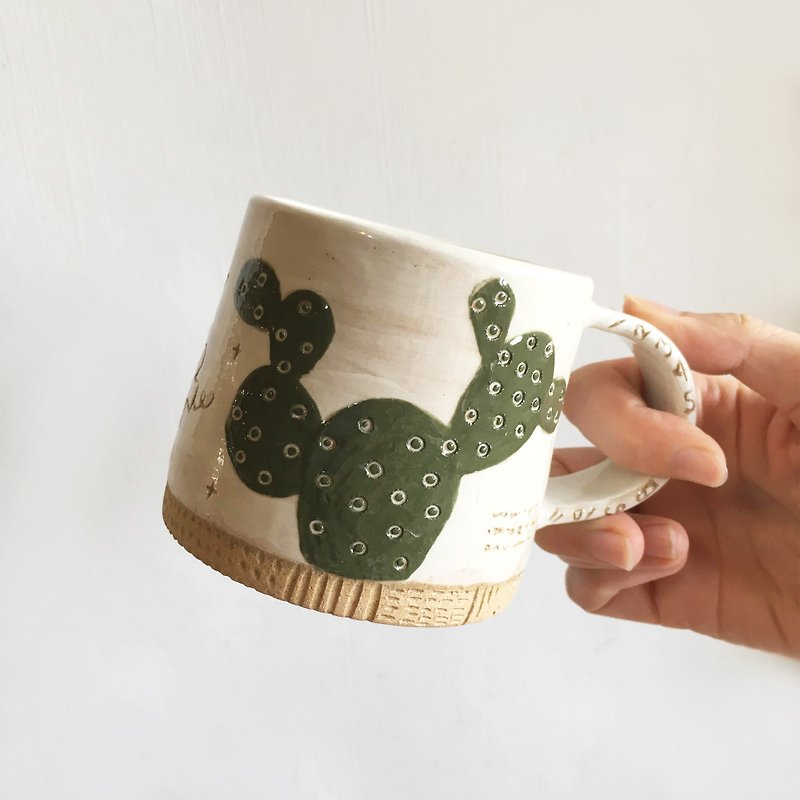 【Komaru forest hand-painted】Hand-carved succulent cactus coffee mug mug - Mugs - Pottery Green