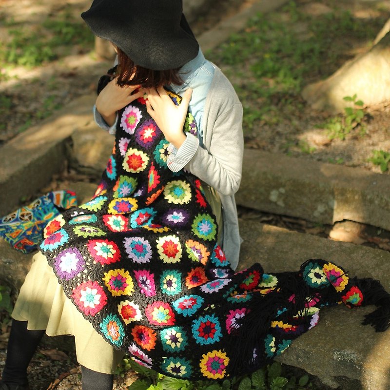 Retro pastoral style black daisy scarf shawl - ผ้าพันคอถัก - ผ้าฝ้าย/ผ้าลินิน 