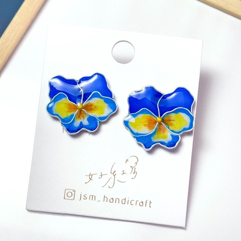 Handmade Pansy Earrings -royal blue | cloisonné - ต่างหู - เรซิน สีน้ำเงิน