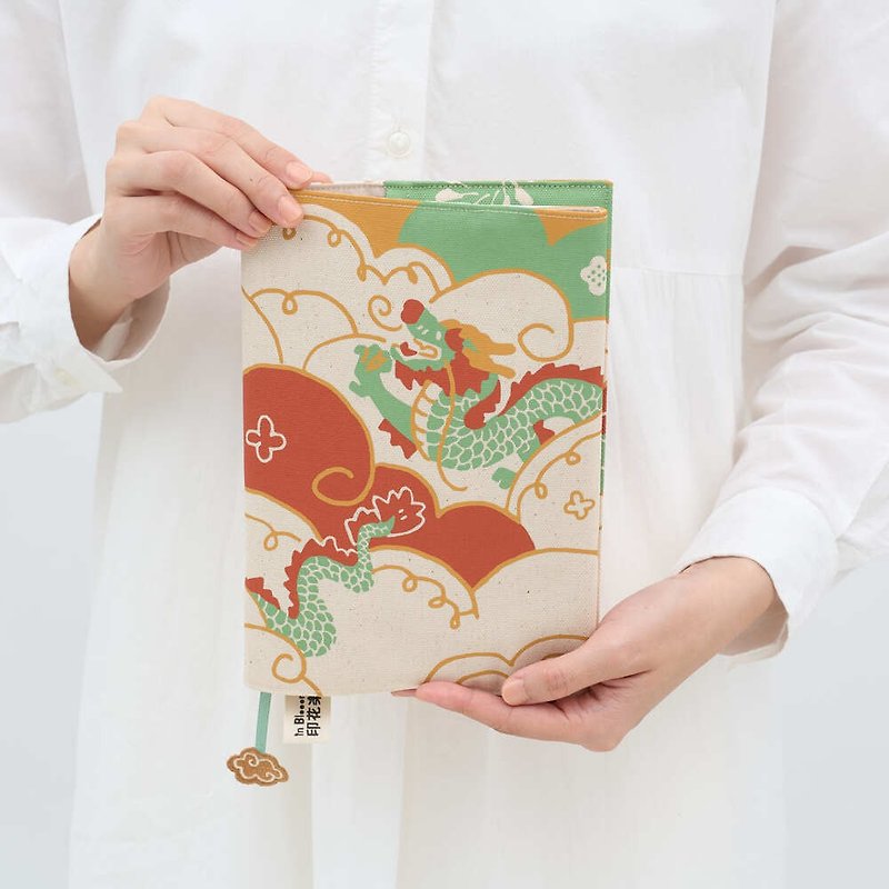 25K cloth book jacket (including embroidered bookmark rope)/Xianglong Yingchun/Blessing Red - สมุดบันทึก/สมุดปฏิทิน - ผ้าฝ้าย/ผ้าลินิน 
