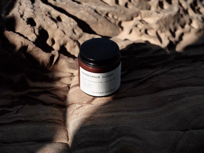 【Sandalwood Forest】Natural essential oil soy scented candle - เทียน/เชิงเทียน - ขี้ผึ้ง สีกากี