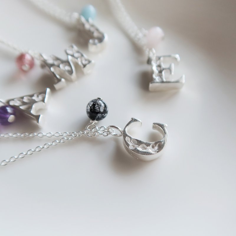 【26文字から選べる】999純銀 イニシャル彫刻 厚手 天然石 水晶 淡水パール ネックレス - ピアス・イヤリング - スターリングシルバー 多色