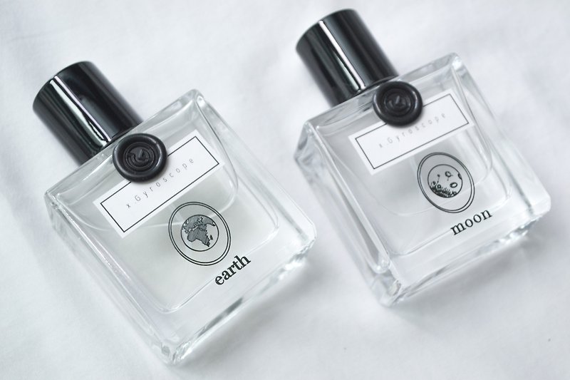 アース×ムーン香水の組み合わせ-ウッディ+フローラルの香り - 香水 - コンセントレート・抽出物 透明
