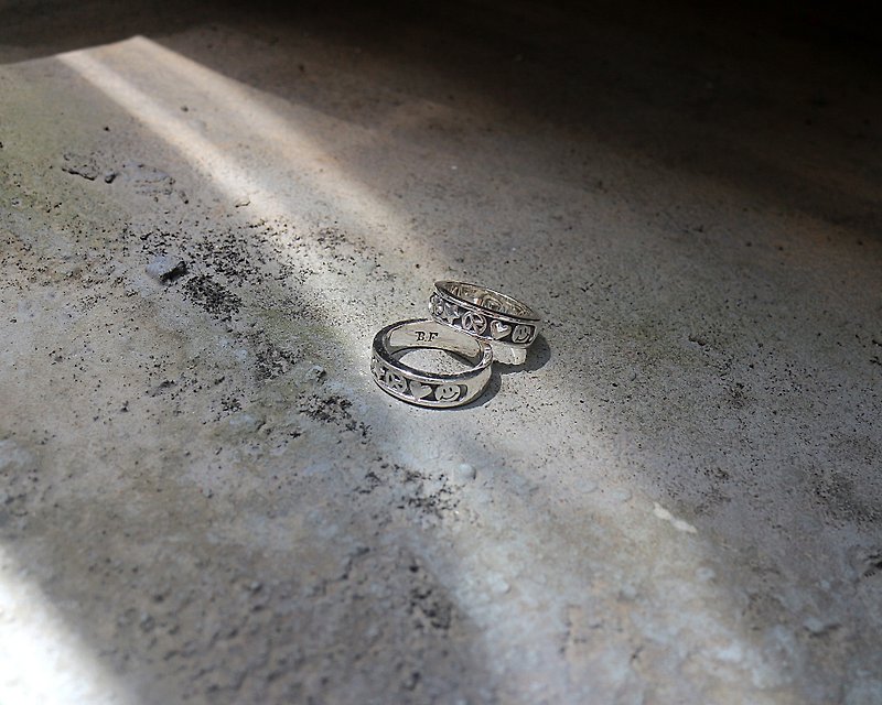 Lover's ringing action sterling silver anti-war ring Antiwar - แหวนคู่ - เงินแท้ สีเงิน