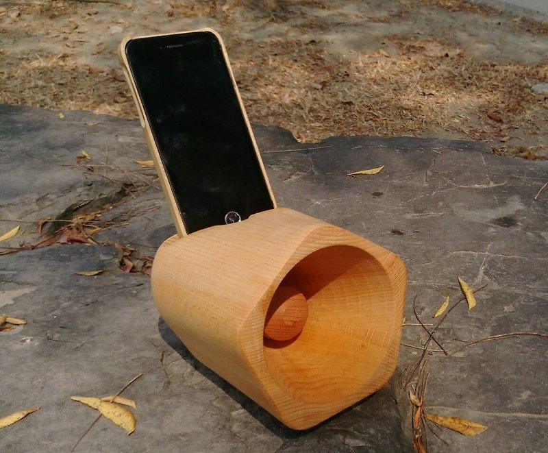 Micro forest. Small steel gun. Single hole. Wooden speakers. Speaker. Beech - Speakers - Wood Gold