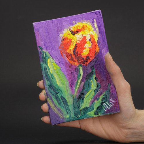 キャンバス油絵　黄色い椅子の上に置いた鉢植えの黄色いチューリップ他計2枚セット キャンバス油絵 黄色い椅子の上に置いた鉢植えの黄色い