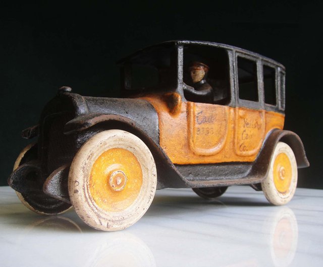 OLD TIME Early second hand heavy cast iron toy car decorations