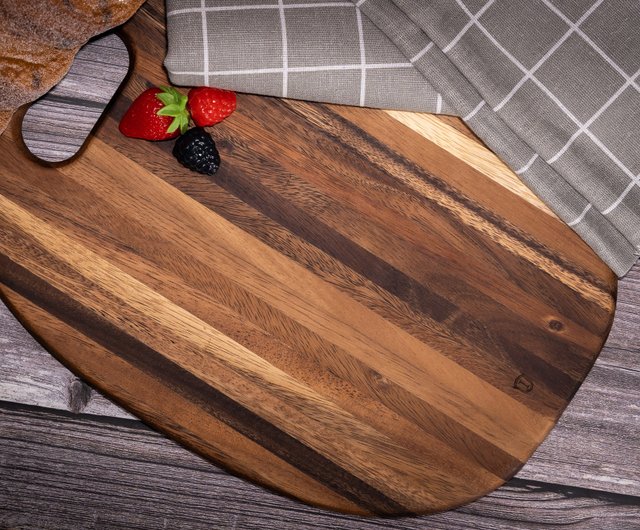 Dishwasher Safe Walnut Wood Cutting Board with Handle - China