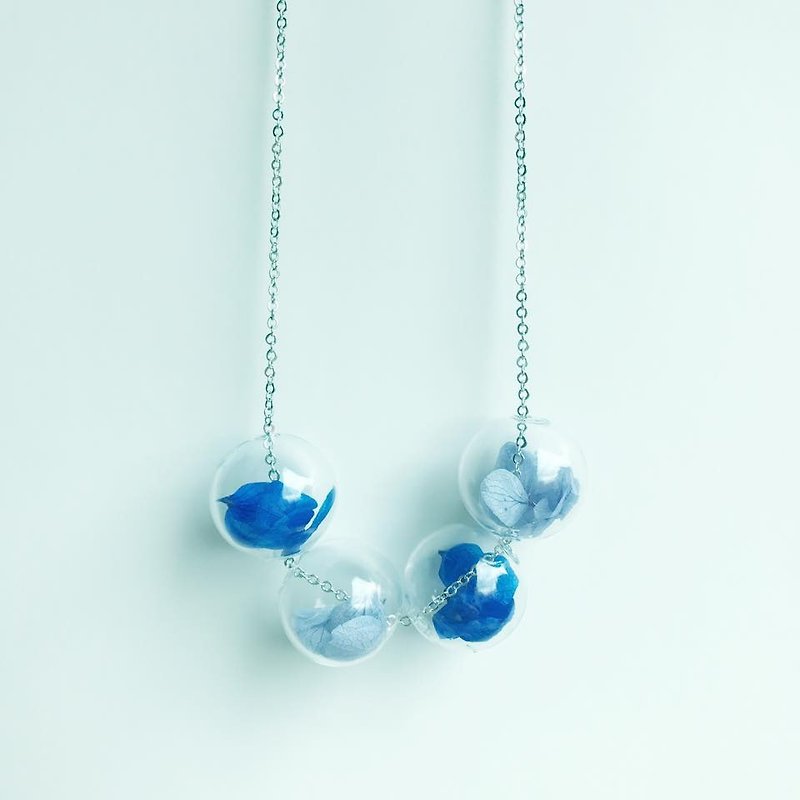 Purple Navy blue preserved flower necklaces glass ball Christmas Bridal Shower Gift - สร้อยติดคอ - แก้ว สีน้ำเงิน
