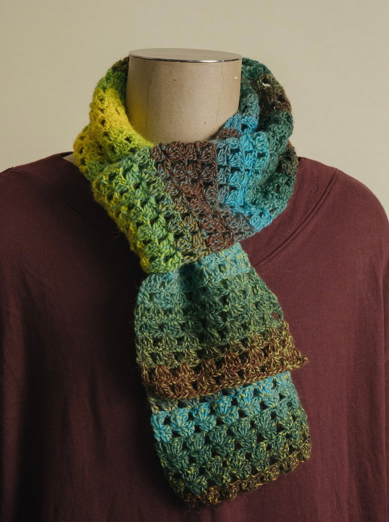Handmade forest-style wool space-dyed scarf - ผ้าพันคอถัก - ขนแกะ สีเขียว