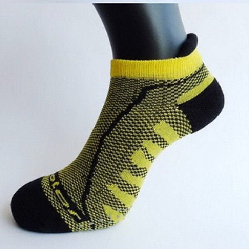 MIT 竹碳三跟透氣型氣墊止滑運動襪_黃 2入組 - 襪子 - 棉．麻 多色