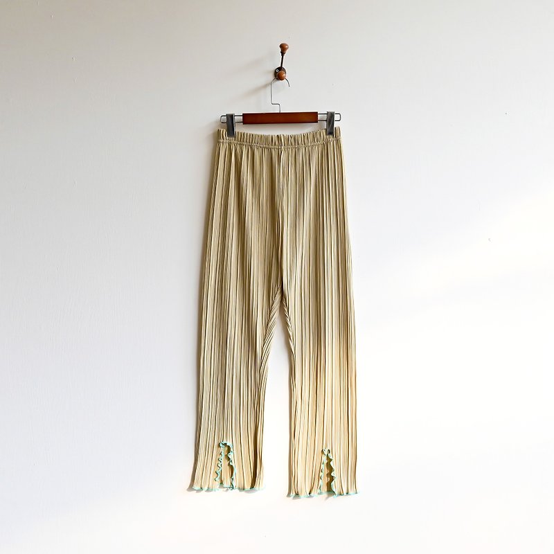 [Egg Plant] Solid color pleated trousers with contrasting piping and slits - Women's Pants - Other Man-Made Fibers 