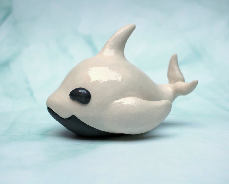 Killer whale ceramic bell porcelain doll ornament - ตุ๊กตา - เครื่องลายคราม ขาว