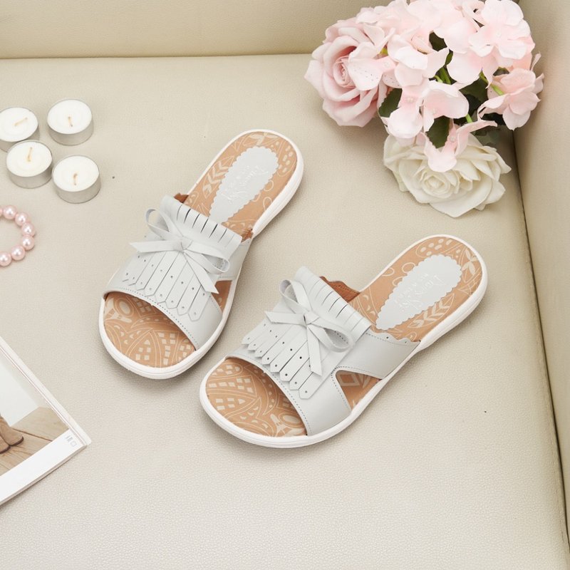 Lightweight_tassel bow flat slippers beige gray - รองเท้าแตะ - หนังแท้ ขาว