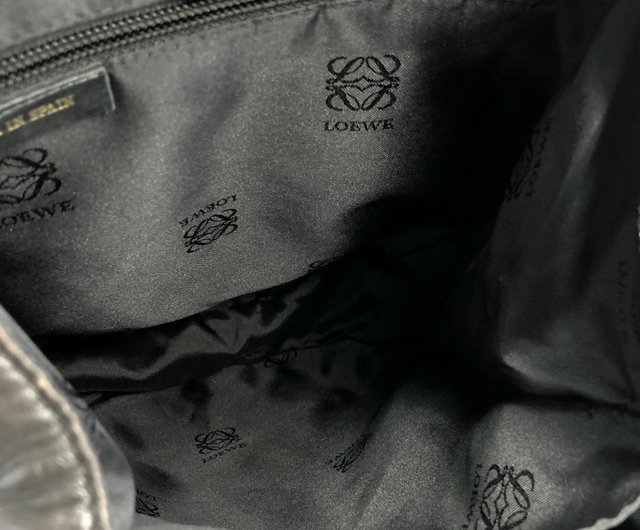 ✨極美品✨ロエベ　巾着型ミニショルダーバッグ　アナグラム　ブラック　レザー ✨極美品✨ロエベ 巾着型ミニショルダーバッグ アナグラム ブラック