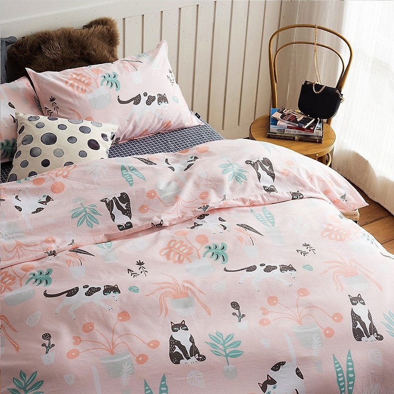 Powder garden 喵 single double bed / bed bag hand-painted cat 40 cotton bedding pillowcase quilt cover - Bedding - Cotton & Hemp Pink