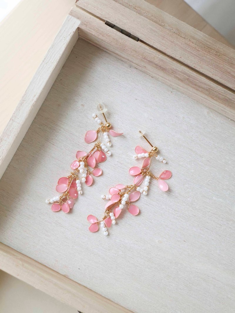 Red Flower-No.07 Peach Blossoms Flying - Earrings & Clip-ons - Resin Pink