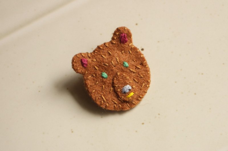 Illustration Series/Brown Bear Embroidery Brooch - Badges & Pins - Thread Brown