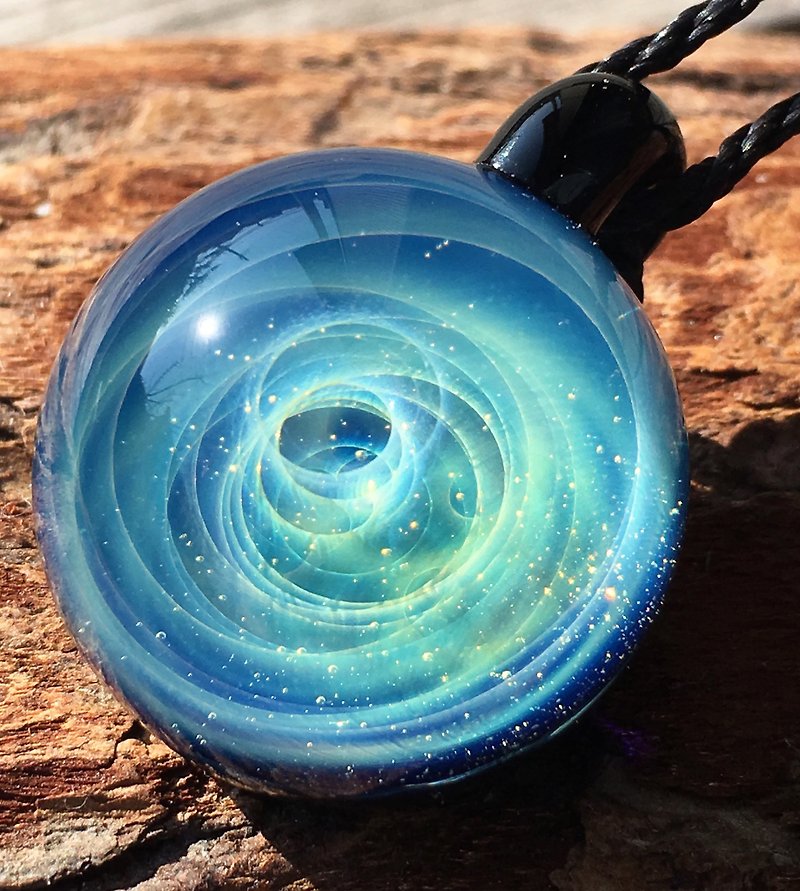 boroccus  A nebula  A galaxy  The solid design  Thermal glass pendant. - Necklaces - Glass Blue