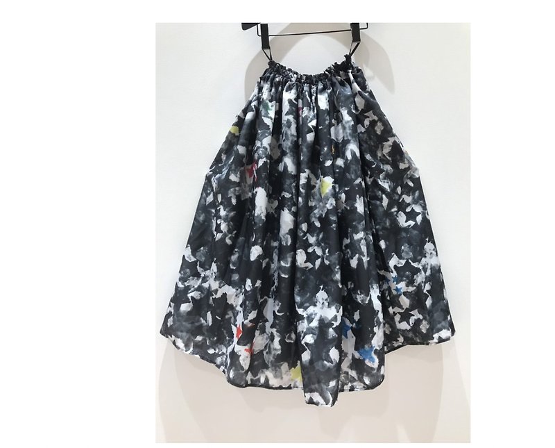 Rainbow star camouflage skirt - กระโปรง - เส้นใยสังเคราะห์ สีดำ
