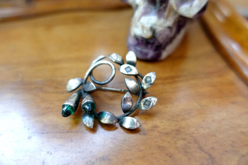 Green Crystal Stone Wreath Flower Brooch Heart Mouth Pin Brooch Japanese Medieval Advanced Second-Hand Vintage Jewelry - Brooches - Other Metals Silver