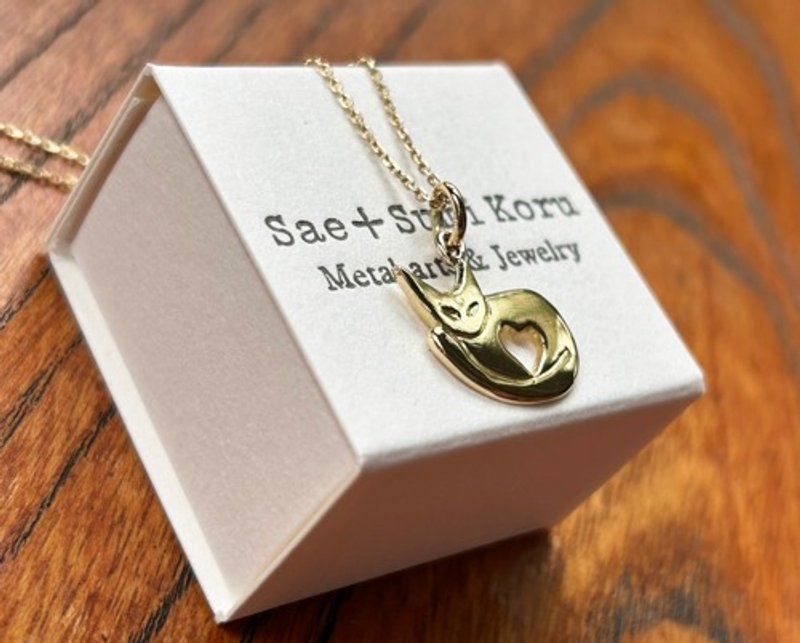 K18 Sleeping Cat Pendant Top - สร้อยคอ - โลหะ 