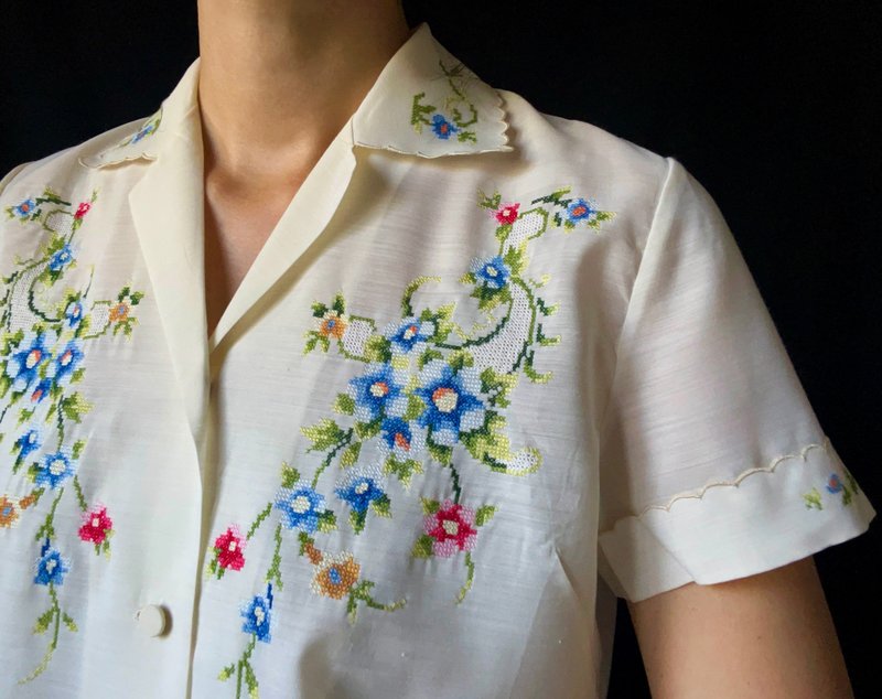 Handmade traditional cross stitch short sleeve top/ shirt - เสื้อผู้หญิง - ผ้าฝ้าย/ผ้าลินิน 