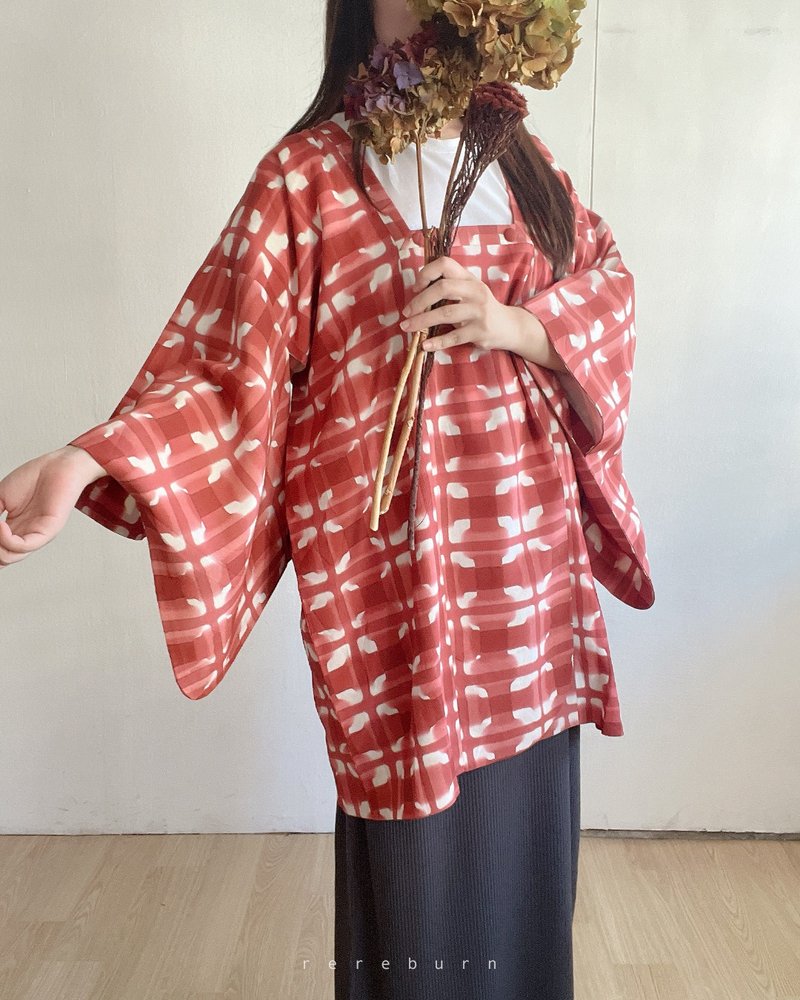 日本製和風印花薄款紅色格子古著道行羽織和服外套 - 女大衣/外套 - 聚酯纖維 紅色