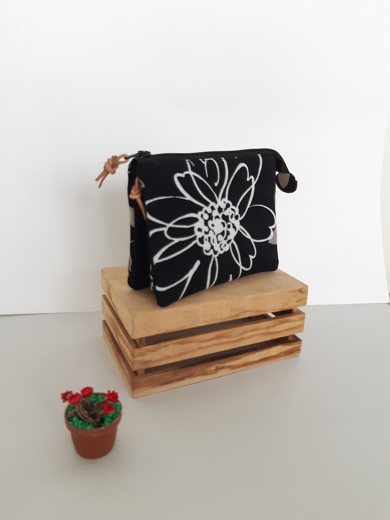 A flower five-layer bag for yourself and your mother's best Mother's Day gift - กระเป๋าใส่เหรียญ - ผ้าฝ้าย/ผ้าลินิน สีดำ