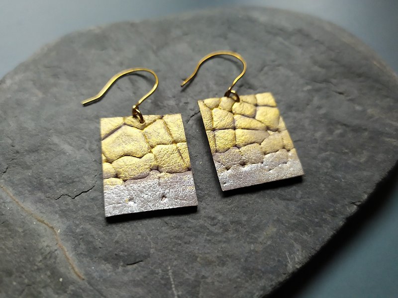 [Earth Cracking Series 14 (Platinum Silver) / Pair] Italian Imported Embossed Cowhide / Leather Earrings