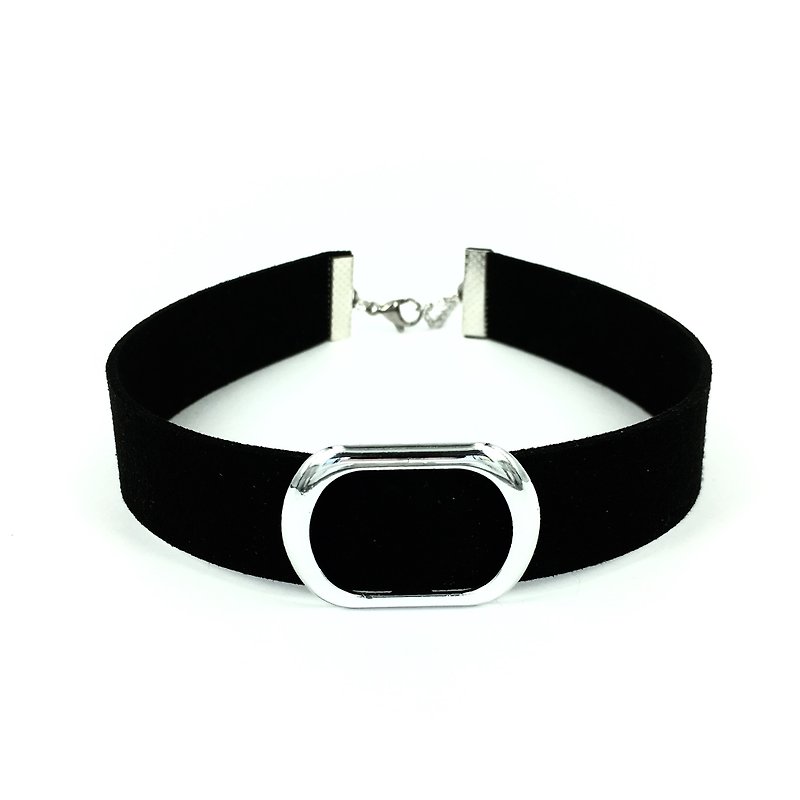 Silver oval necklace - สร้อยคอ - วัสดุอื่นๆ สีดำ