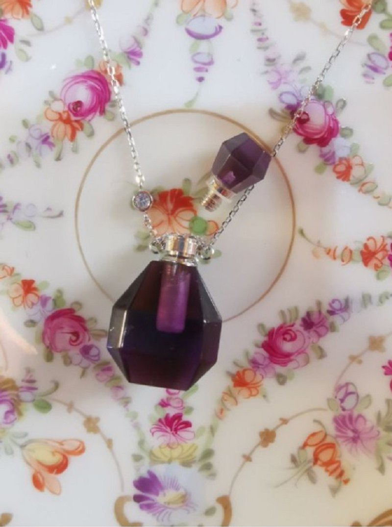 [Full discount] [Graduation gift] Pre-order amethyst essential oil perfume bottle (S925 Silver necklace) - Necklaces - Crystal Purple