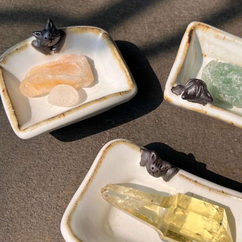 貓貓小碟 / 白釉 / 陶 - 碟子/醬料碟/醬油碟 - 陶 白色