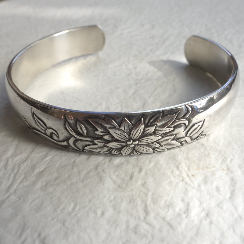 Sterling Silver Flower and Grass Embossed Bracelet-Limited Handmade - สร้อยข้อมือ - โลหะ สีเงิน