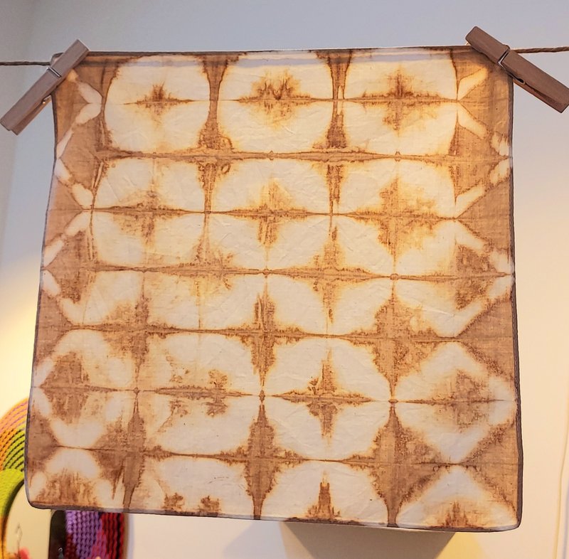 奶茶色。小葉紅茶絞染方巾 - 手帕 - 棉．麻 卡其色