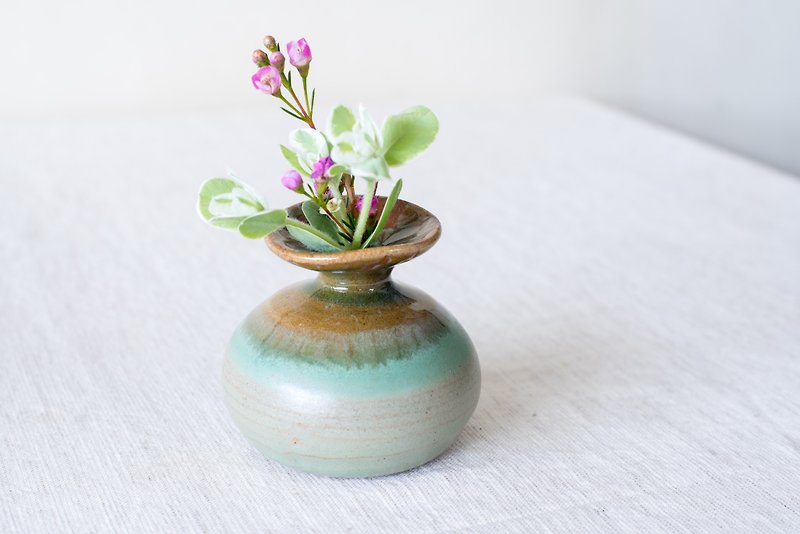 香氛  /  手拉坏・釉燒花器・手作陶藝 - 花瓶/花器 - 陶 綠色
