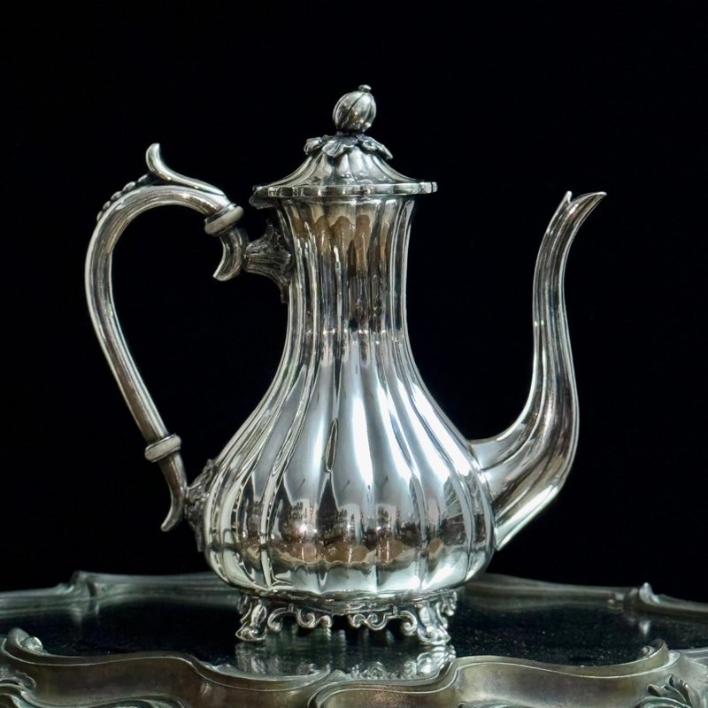 * 50900-Elegant British Antique GEO. TRAVIS & CO. Silver-Plated Coffee Pot. - Coffee Pots & Accessories - Silver 