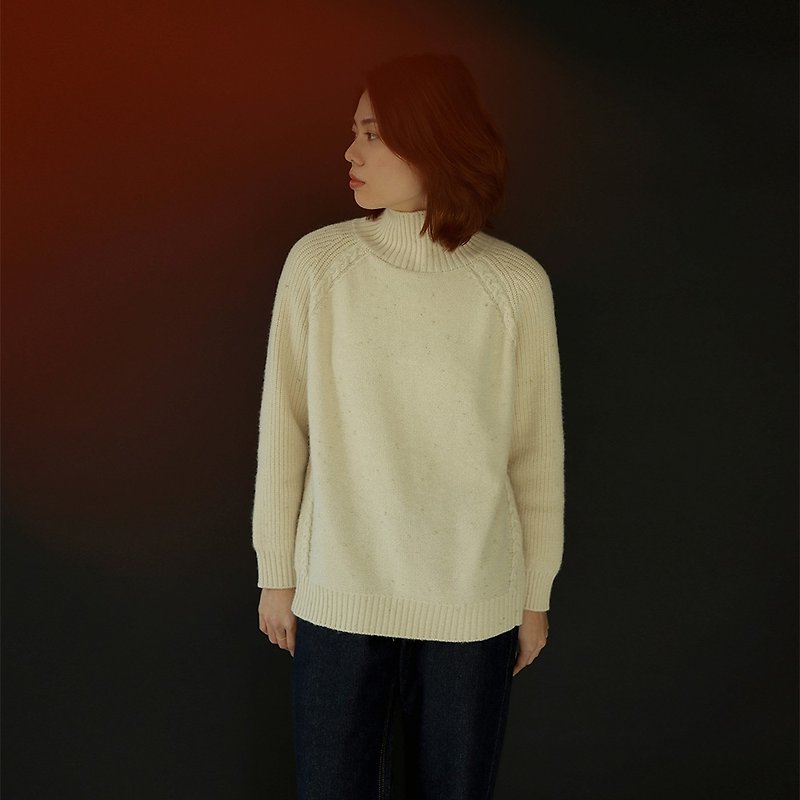 Knit Wool Turtleneck with Gold Thread Ornament/beige&amp;peacock blue/