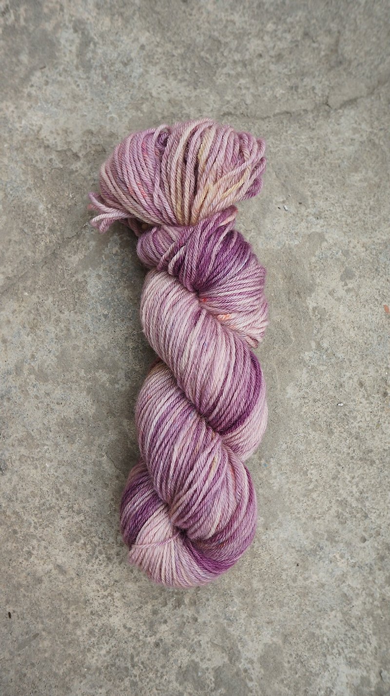 Hand dyed thread. Lavender light fragrance. 100% Blue Face Sheep (Sport) - เย็บปัก/ถักทอ/ใยขนแกะ - ขนแกะ 