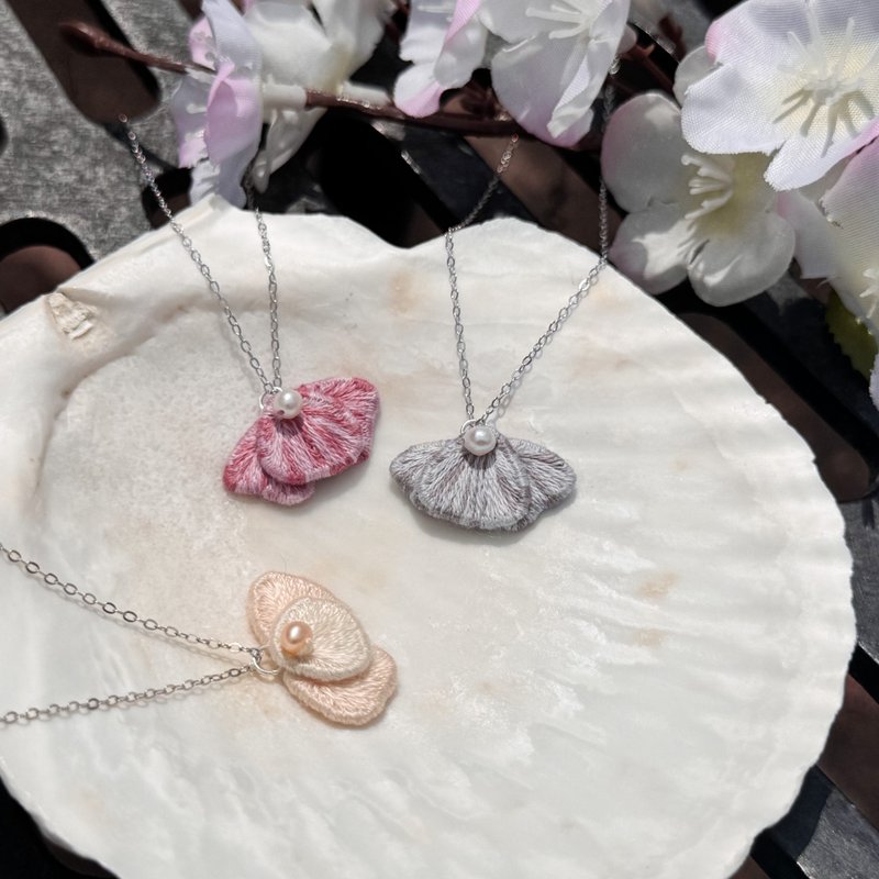 【珍珠花瓣】S925純銀刺繡珍珠項鍊 - 項鍊 - 純銀 多色
