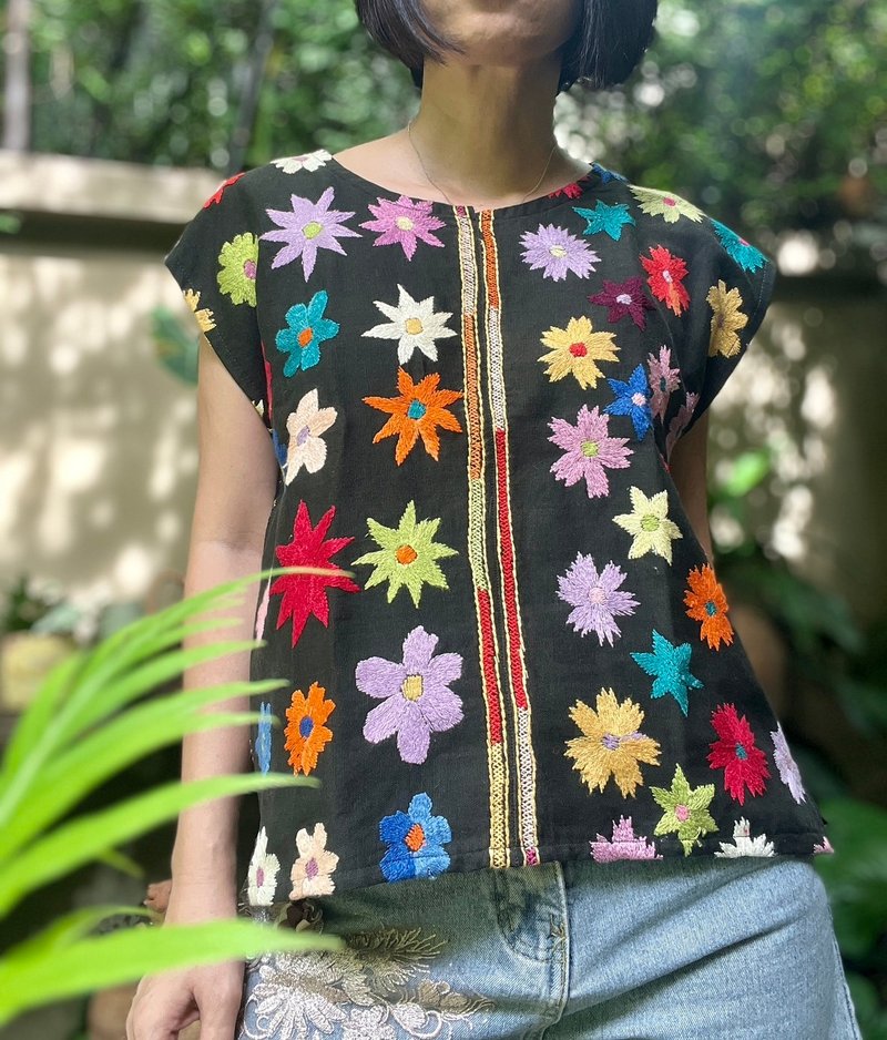 Floral Shirt - 手工刺繡花卉黑色襯衫 - 女上衣/長袖上衣 - 棉．麻 黑色