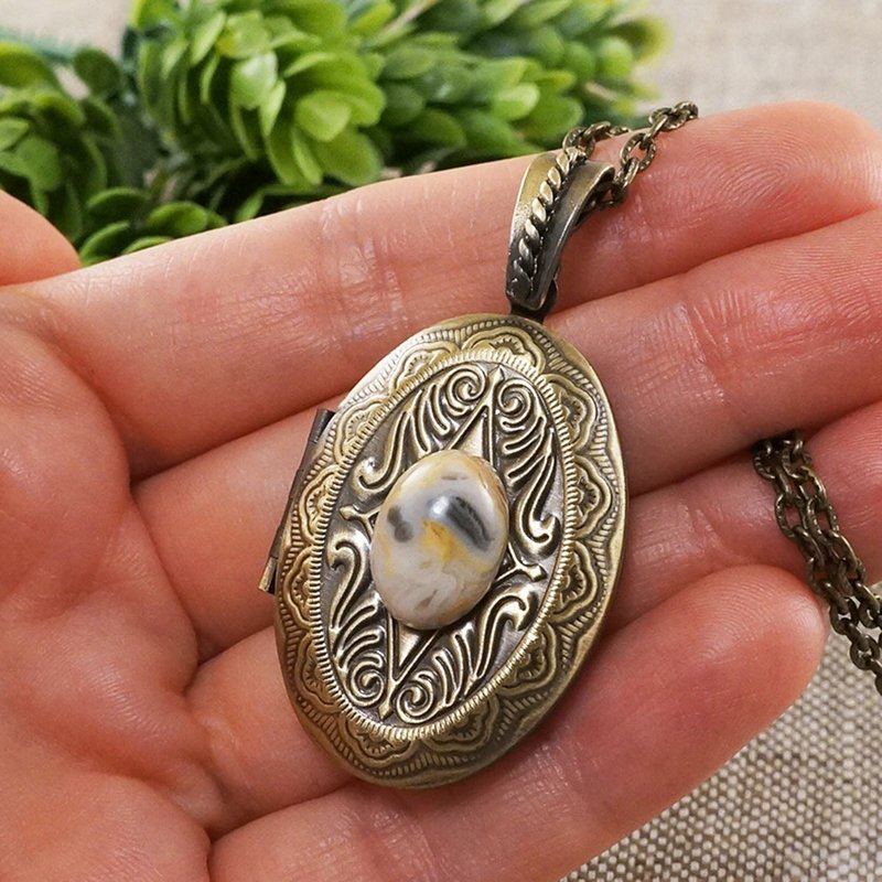 Beige Agate Bronze Oval Photo Locket Lace Agate Pendant Necklace Woman Jewelry - Necklaces - Semi-Precious Stones Khaki