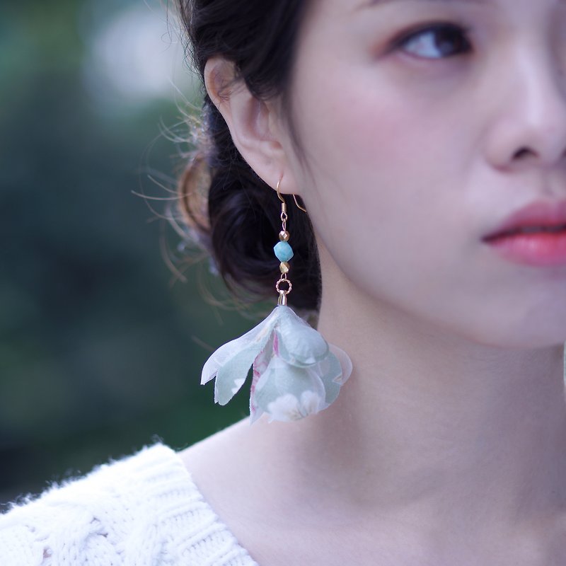 Futaba双葉 | Japanese-Style Dangle Sterling Silver Floral Earrings - ต่างหู - วัสดุอื่นๆ สีเขียว