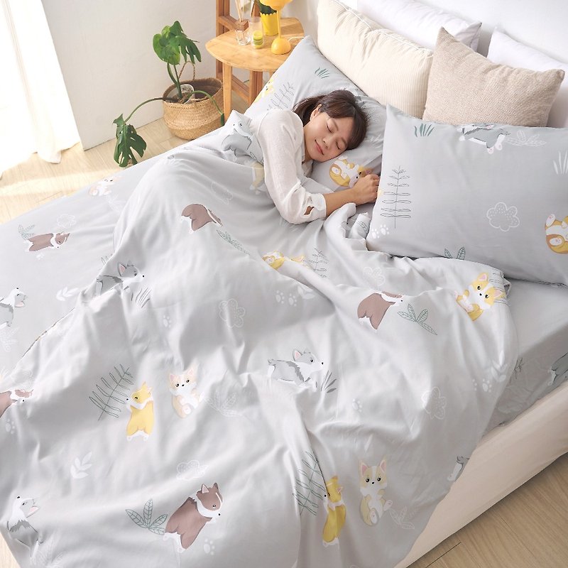 Cool quilt / Cool-Fi technology / Austrian Tencel / Running Corgi made in Taiwan - Blankets & Throws - Other Materials Gray